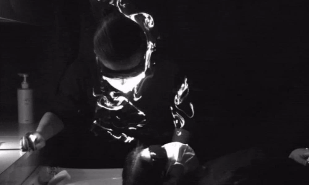 Κορονοϊός: Τρομακτικό βίντεο αποκαλύπτει πώς μεταδίδεται ο ιός σε κομμωτήρια και οδοντιατρεία